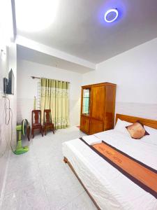 a bedroom with a bed and a television in it at Hưng Phát Hotel in Phu Yen
