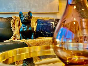 Zona d'estar a Highrise Best Location 2 Bedrooms & 2 Bathrooms
