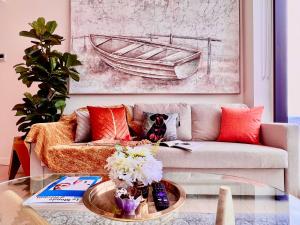 Zona d'estar a Highrise Best Location 2 Bedrooms & 2 Bathrooms