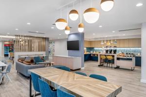 a lobby with a table and chairs and a bar at TownePlace Suites by Marriott Richmond Colonial Heights in Colonial Heights