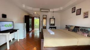 a bedroom with a bed and a flat screen tv at Suansuk pattaya in Jomtien Beach