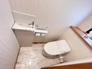 Baðherbergi á The Ritz Okinawa Kise 2-Free parking for 2 cars, 3LDK, 2 bathrooms