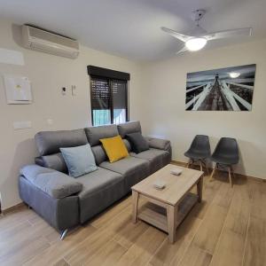 Posezení v ubytování APARTAMENTO SANTA POLA ZONA CLUB NAUTICO PISCINA COMUNITARIa 3