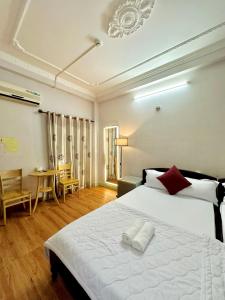 Postel nebo postele na pokoji v ubytování Thanh Huyền Hotel Vũng Tàu