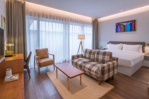 Tempat tidur dalam kamar di Wuyu Hotel Chongqing Zoo & Yangjiaping The Mixc Light rail