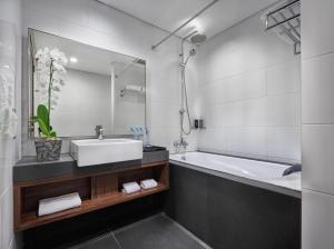 Et badeværelse på Delonix Hotel Karawang