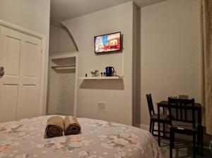 TV/trung tâm giải trí tại ArklesFCLiverpool +12 ảnh