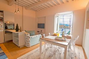 a kitchen and living room with a table and chairs at La Calata - Monolocale in Portoferraio +26 photos