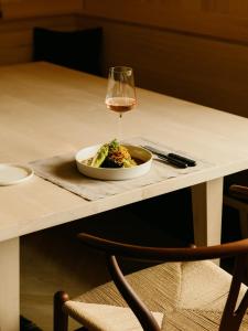 Nápoje v ubytovaní Rote Wand Gourmet Hotel, a Member of Design Hotels