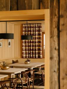 Reštaurácia alebo iné gastronomické zariadenie v ubytovaní Rote Wand Gourmet Hotel, a Member of Design Hotels