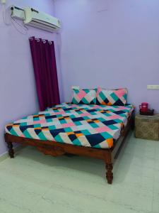 Galeriebild der Unterkunft VJ VILLA HOME STAY PURPLE ROOM in Puducherry