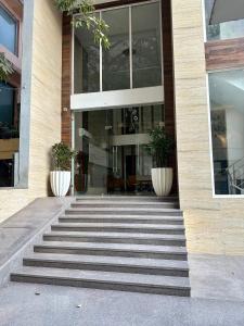 Muka bangunan atau pintu masuk Flock Hotel I Golf Course Road Near Dlf Phase 1 Metro station I Gurugram