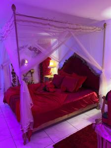Posteľ alebo postele v izbe v ubytovaní Suite romantique avec jaccuzy à la gare de Montpellier