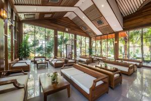 Ein Sitzbereich in der Unterkunft Hon Tam Resort