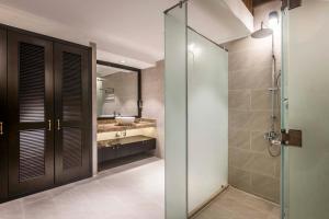 Ein Badezimmer in der Unterkunft Hon Tam Resort