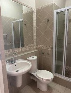 Ένα μπάνιο στο Umhlanga Ridge Luxury 2bed Self Catering Apartment