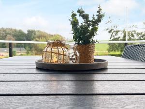 un tavolo con un vaso e una pianta sopra di 8 person holiday home in Roslev a Roslev