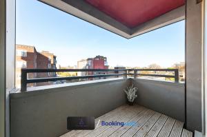 a balcony with a view of a city at Two Bedroom Flat By Zen Abodes Short Lets & Serviced Accommodation with Free Wifi & TV Close to Old St in London