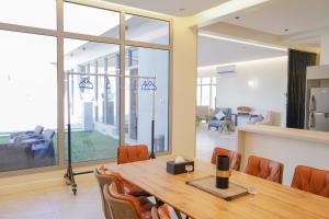 a dining room with a table and chairs at Hadeer Chalet in Riyadh