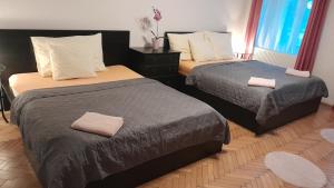 Postel nebo postele na pokoji v ubytování Family Flat 120m2, Praha 2 Vinohrady