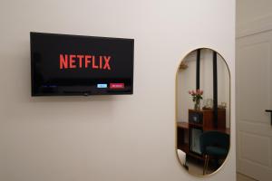 TV a/nebo společenská místnost v ubytování Charm&Bella GuestHouse