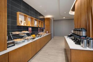 Η κουζίνα ή μικρή κουζίνα στο SpringHill Suites by Marriott Indianapolis Keystone
