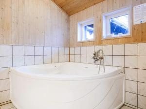 Koupelna v ubytování Modern Spa Retreat Nr Lyngby - By Traum Ferienwohnungen