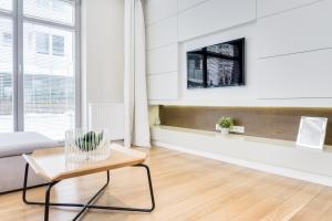 Telewizja i/lub zestaw kina domowego w obiekcie Elite Apartments Rezydencja Marina