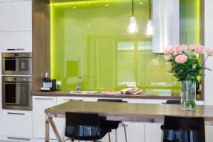 Kuchnia lub aneks kuchenny w obiekcie Elite Apartments Rezydencja Marina