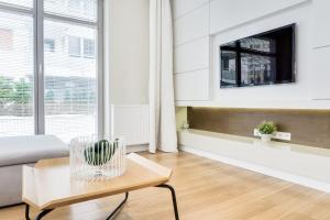 Telewizja i/lub zestaw kina domowego w obiekcie Elite Apartments Rezydencja Marina