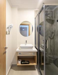 a bathroom with a sink and a shower at Güllük Uno Elegance Otel in Gulluk