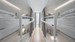 Matini Hostel grandstation客房内的一张或多张床位