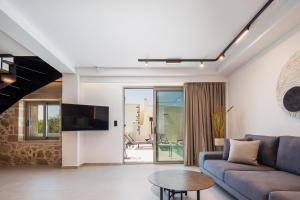 Μια τηλεόραση ή/και κέντρο ψυχαγωγίας στο Marvelous new luxury villa with heated pool! +48 φωτογραφίες