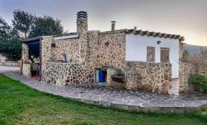 a stone house with a stone path in front of it at Alghero - Grotte di Nettuno cortes in Santa Maria la Palma