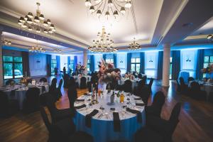 Reštaurácia alebo iné gastronomické zariadenie v ubytovaní Hotel Focus Centrum Konferencyjne