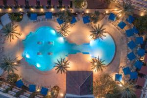The Scottsdale Resort & Spa, Curio Collection by Hilton内部或周边的泳池