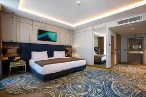Postel nebo postele na pokoji v ubytování InterContinental Baku by IHG