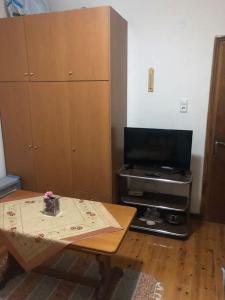 a living room with a coffee table and a flat screen tv at Μονοκατοικία Διποταμία Καστοριάς 