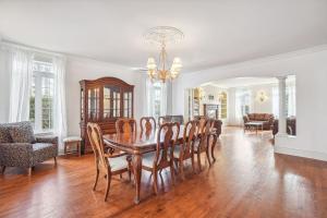 a dining room with a table and chairs at Villa Laval Bord de l'eau in Laval