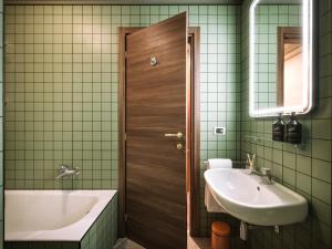 Koupelna v ubytování Max Brown Hotel Missori, part of Sircle Collection