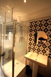 a bathroom with a shower and a sink at La Berjotine - Maison d'hôtes in Charolles