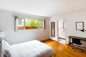 Ένα ή περισσότερα κρεβάτια σε δωμάτιο στο Palo Alto 1br w patio close to shops Stanford SFO-1637
