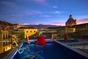 a group of chairs sitting on top of a building at Casual Ilbira Granada by Casual Hoteles in Granada