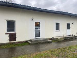 MescherinにあるFerienwohnung Mescherin 3の白い家