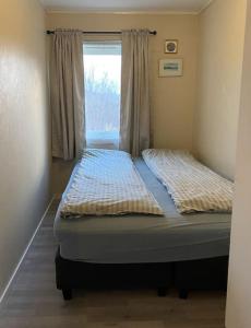 two twin beds in a room with a window at Aurora House Dåfjord/Tromsø in Karlsøy +14 photos