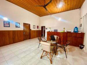 a waiting room with a table and chairs at Ecran Riverfront Guesthouse in Kampot