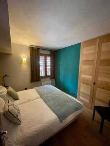 Un pat sau paturi într-o cameră la Appartement Soleil
