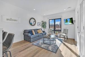 Gallery image of 2 Bedroom 1 Bathroom Free Parking Dwntwn Newark in Newark +14 photos