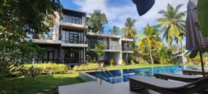 Bazén v ubytování Mango Tree Villa Bentota nebo v jeho okolí