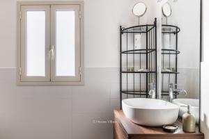 Et badeværelse på House&Villas - Donna Rosa Holiday Home